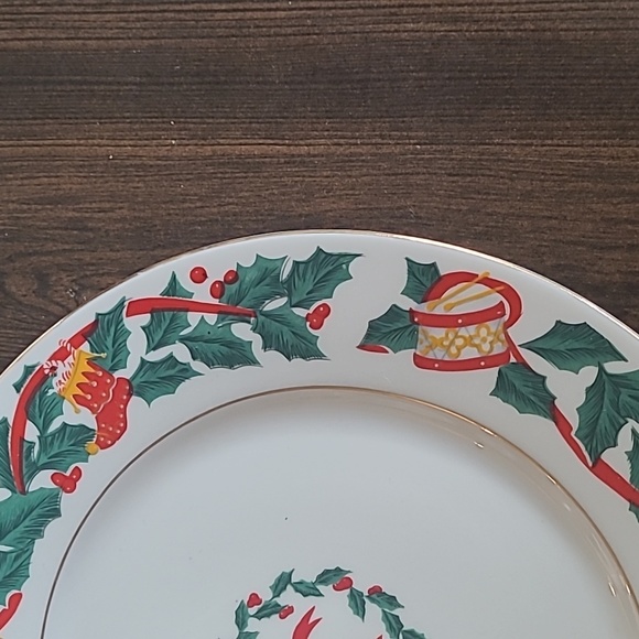 ROYAL MAJESTIC FINE CHINA 'CHRISTMAS EVE' PLATES SET OF 4 - Picture 6 of 15